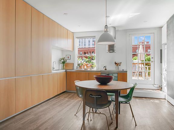 4th image of 10 Willow Pl #2
