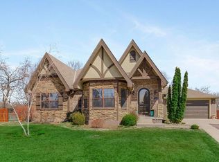 1260 SW Arborcrest Cir, Lees Summit, MO 64082