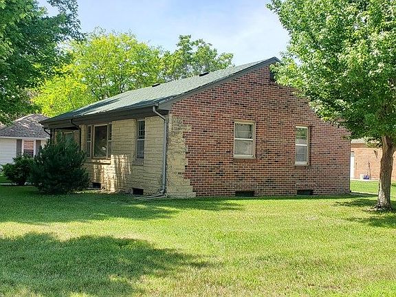 3rd image of 2328 N Huston Ave