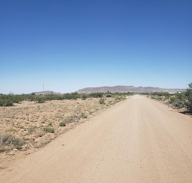 2nd image of SE Needles Eye Rd