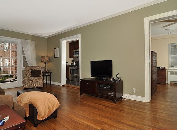 5th image of 12 Leewood Cir
