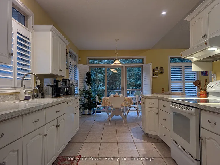 228 The Lions Gate — Photo 11