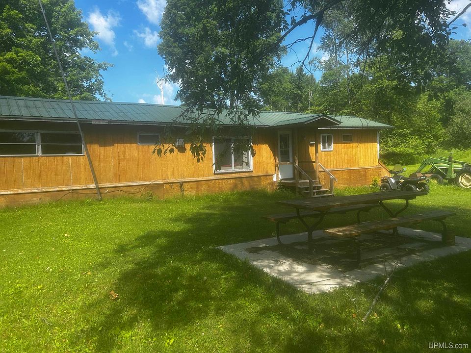 1st image of W8448 Leeman Rd