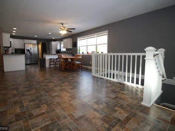 4th image of 413 Oak Ave SE