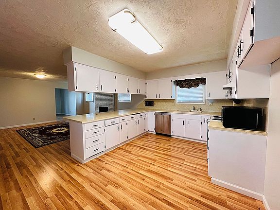 3rd image of 2310 Virlow St