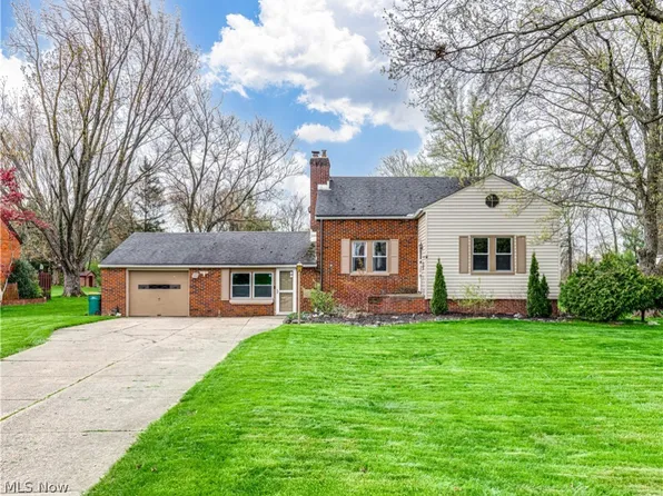 850 Ridgeview Dr, Seven Hills, OH 44131