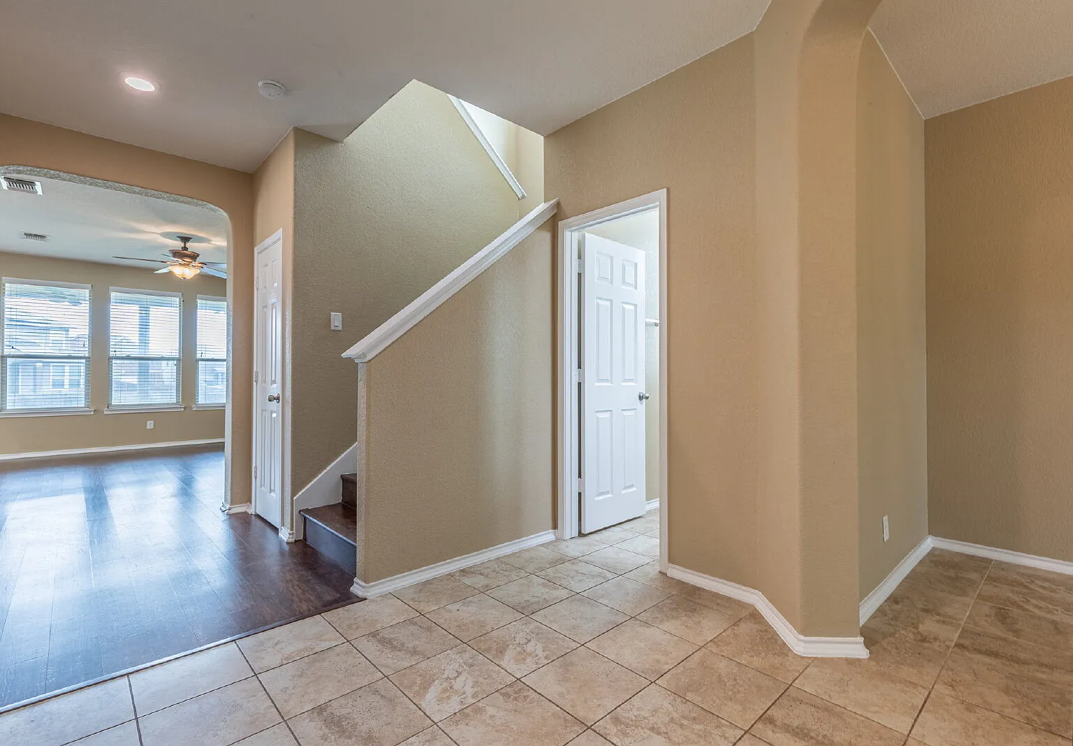 3 bed, 2.5 bath, 2462 sqft, $1,850 — Photo 4