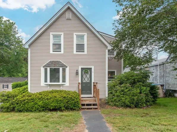 105 South St, Hanson, MA 02341