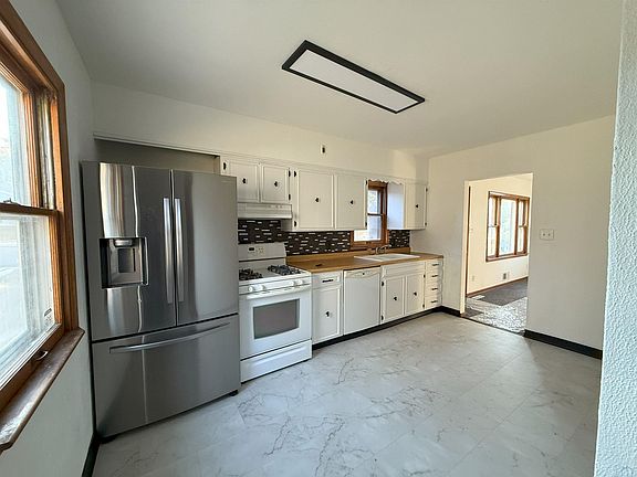 3rd image of 2937 S Coral St