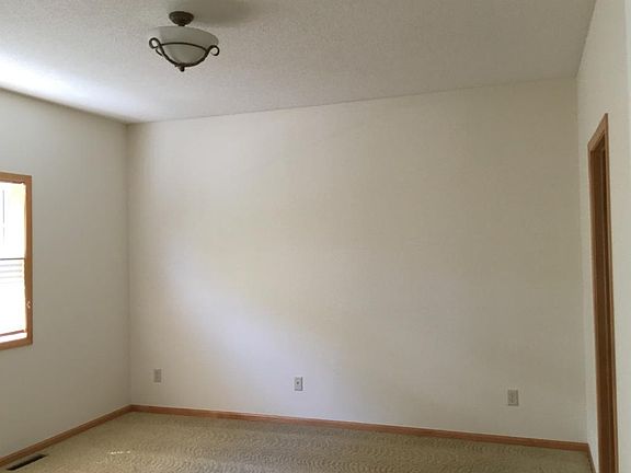 5th image of 1325 Thye Pkwy