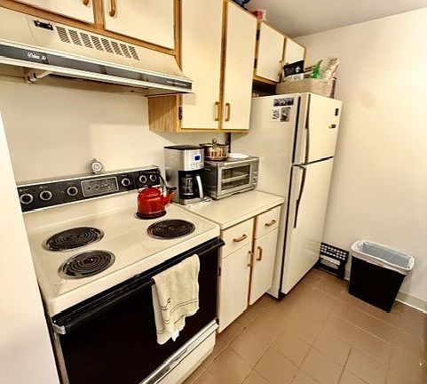 4th image of 300 Commercial St APT 602
