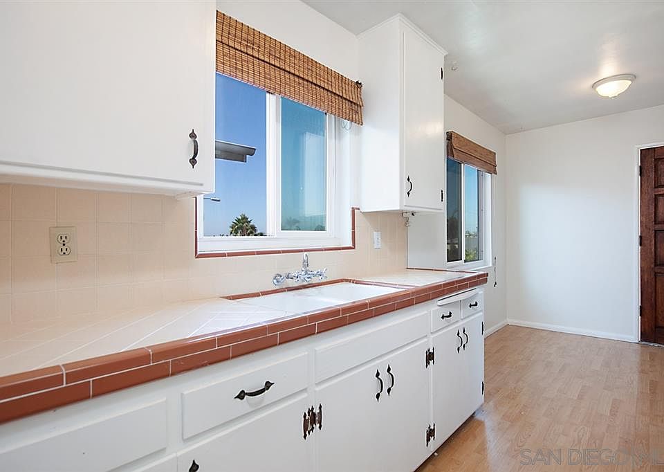 1st image of 2547 Meade Ave