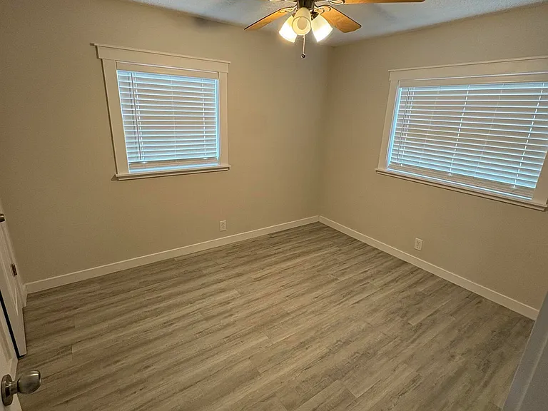 3968 Packard Dr — Photo 11