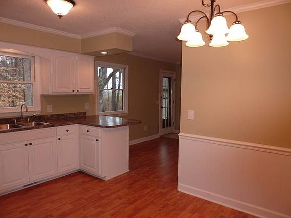 Eat-In Kitchen