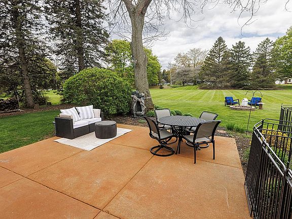 4th image of 4 Cherrywood COURT