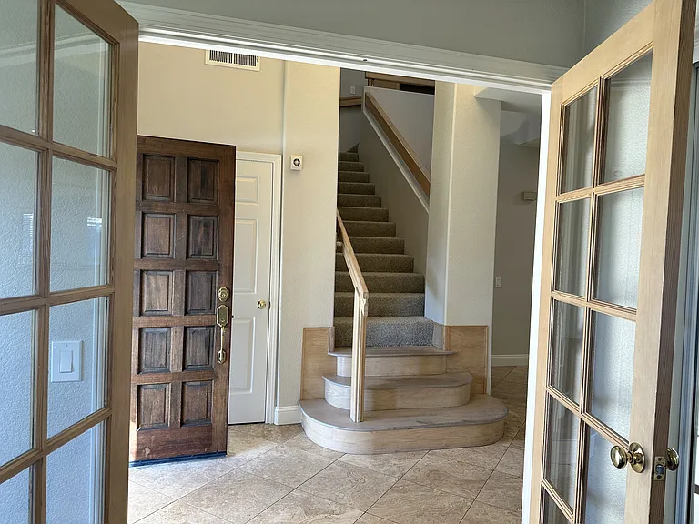 2221 Banbury Cir — Photo 13