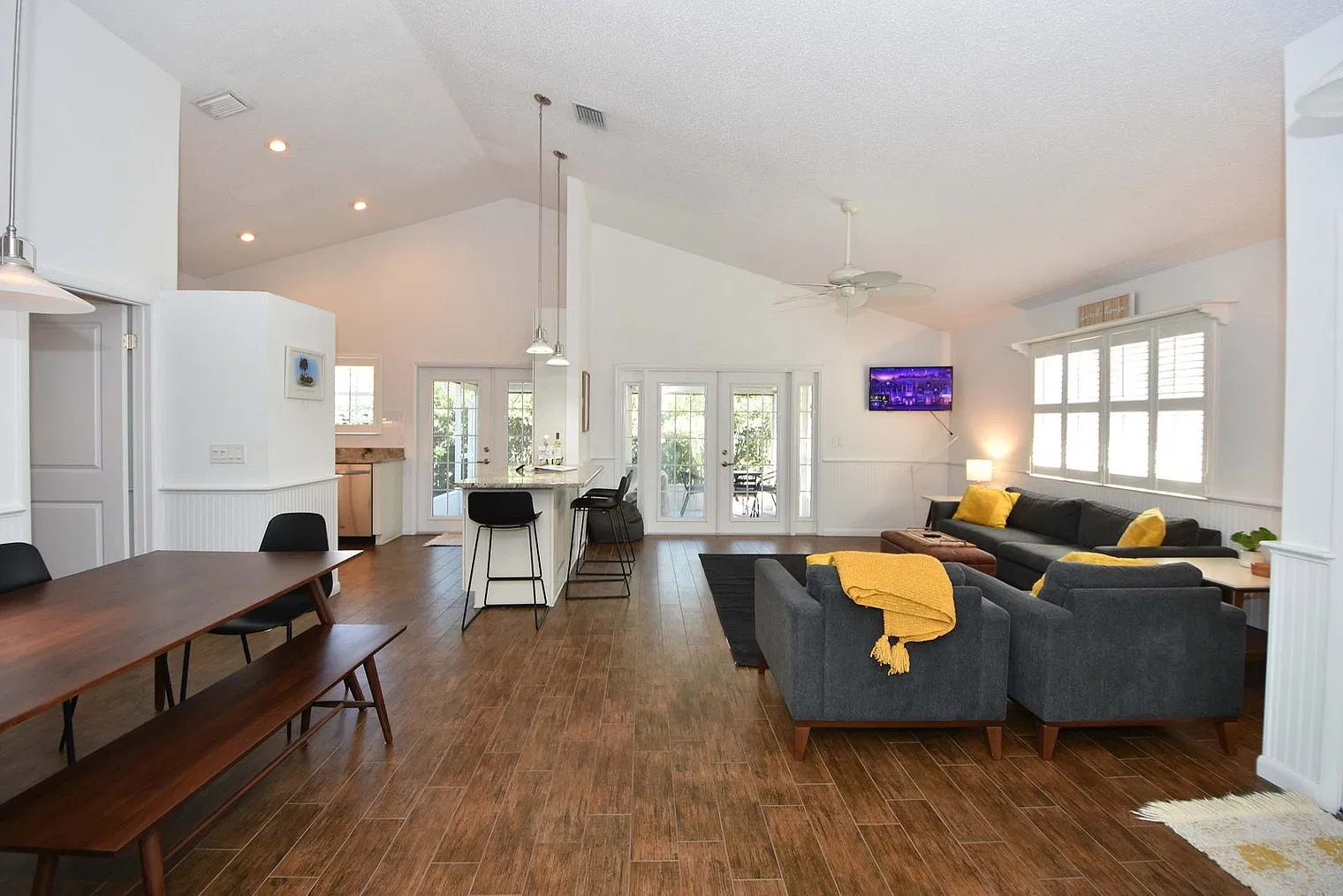 3 bed, 2.0 bath, 1496 sqft, $3,115 — Photo 1