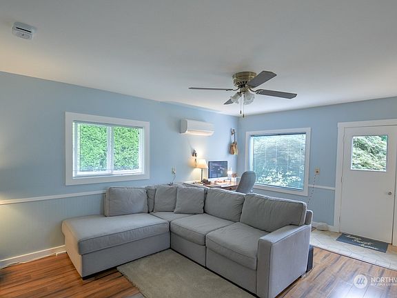 3rd image of 1821 Conger Avenue NW