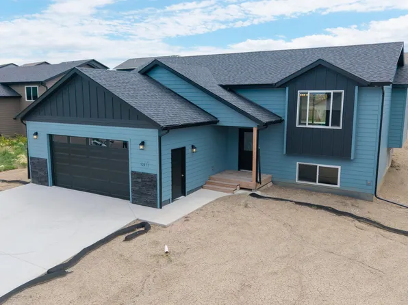1241 Kenai Dr, Box Elder, SD 57719