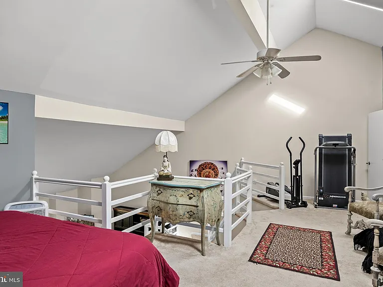 1410 Chanticleer — Photo 25