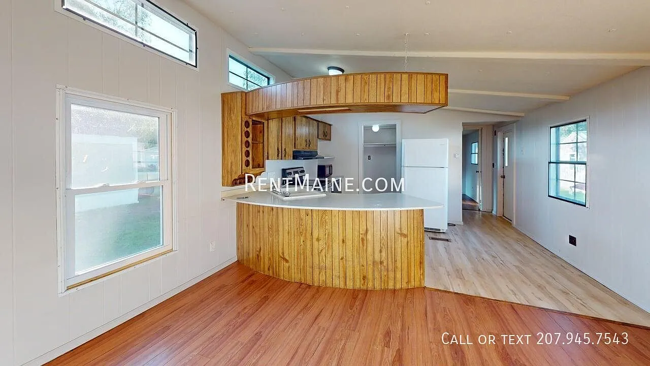 3 bed, 980 sqft, $1,300 — Photo 1