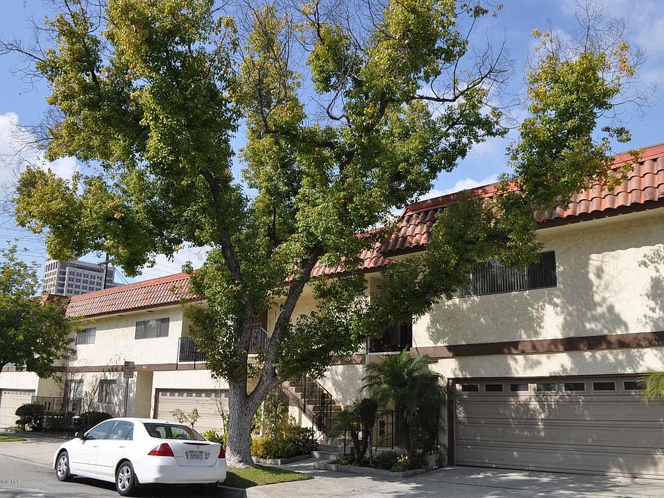 1st image of 415 E Lexington Dr