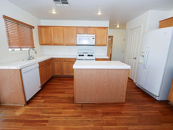 4th image of 1054 Las Palmas Entrada Ave