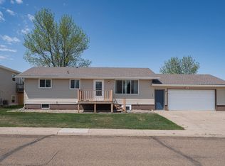 209 6th St S, Glen Ullin, ND 58631