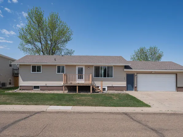 209 S 6th St, Glen Ullin, ND 58631