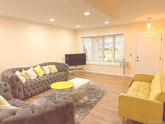 3rd image of 30322 Valenti Dr