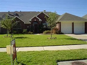 4 bed, 2.5 bath, 2558 sqft, $2,350 — Photo 2