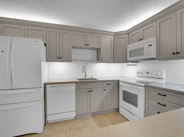 1453 Captains Walk #28a, Fort Pierce, FL 34950