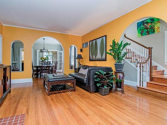 5th image of 1002 E Clifton St