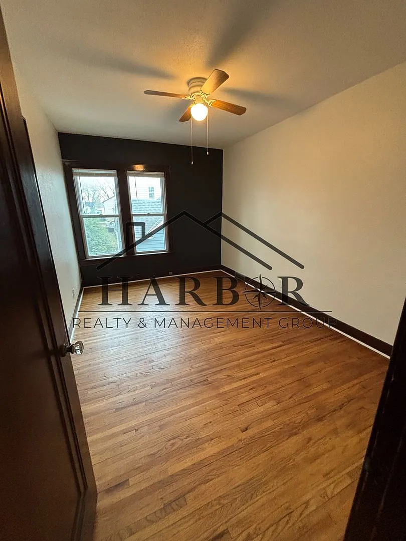 1215 Saint John Ave Unit 3 — Photo 3