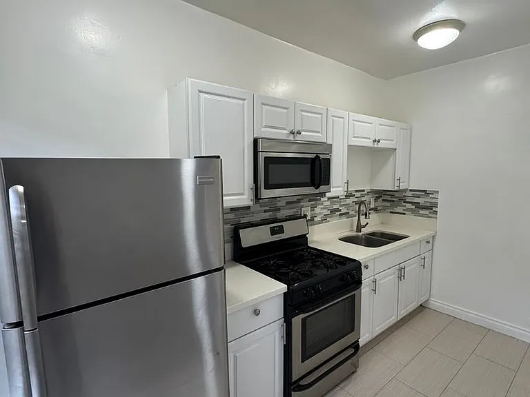 250 N Kenmore Ave #203 — Photo 17