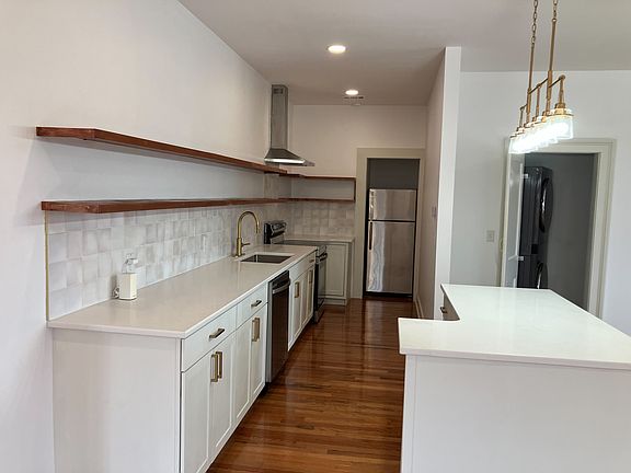 2nd image of 1419 Virginia St