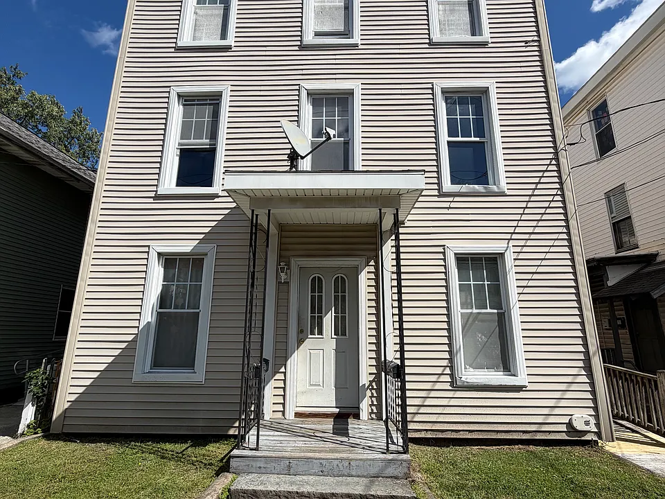 21 Lincoln Ave #2