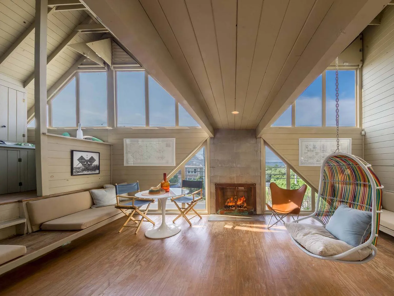 Magnificent Modern Home — Photo 3