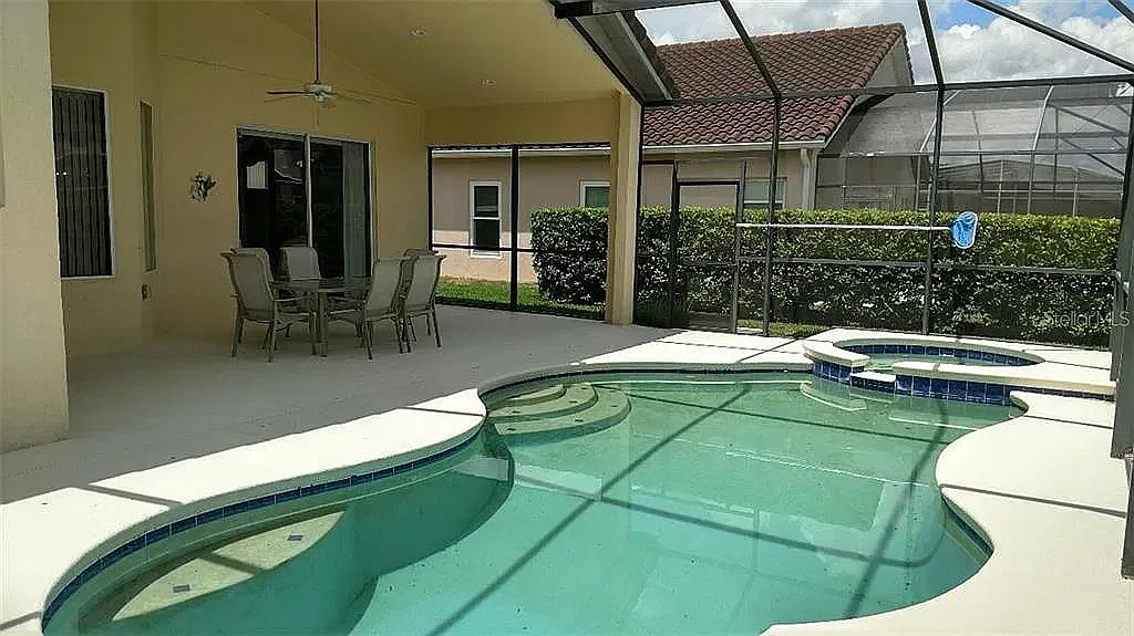 4 bed, 1895 sqft, $2,800 — Photo 2