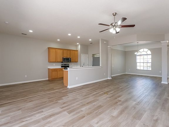 5th image of 1932 Heartland Cir