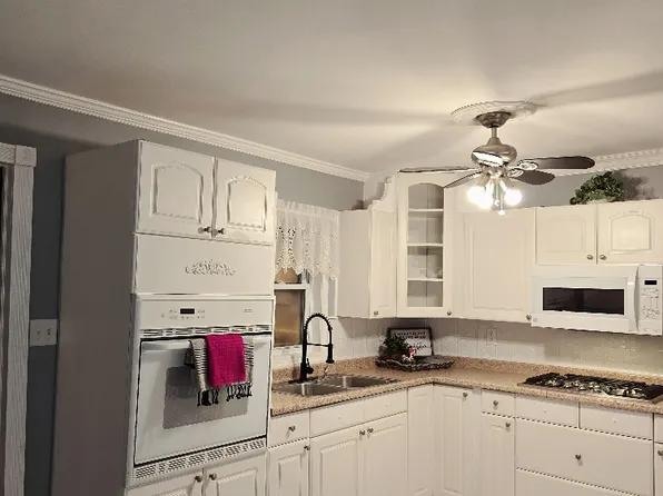 4627 2nd St, Clarkston, MI 48346