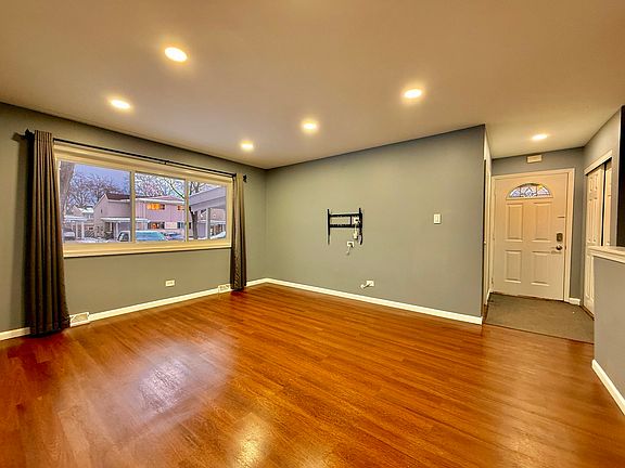 4th image of 9416 Meadow Ln