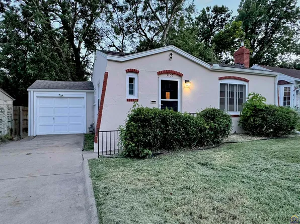 3105 SW Dorr St, Topeka, KS 66604