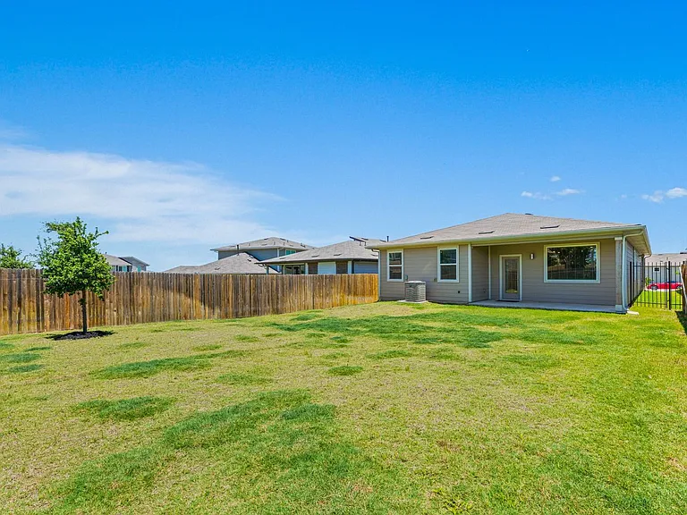 10906 Fulton Ave — Photo 32