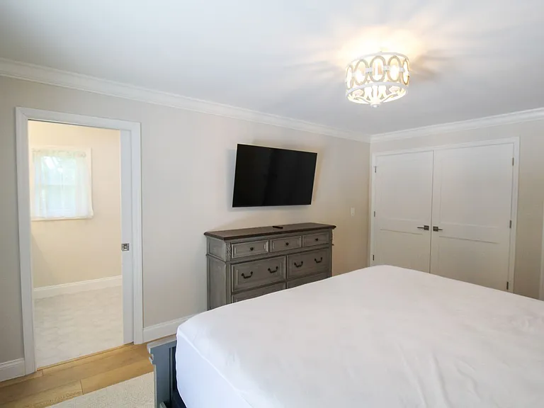 691 Russell St — Photo 19