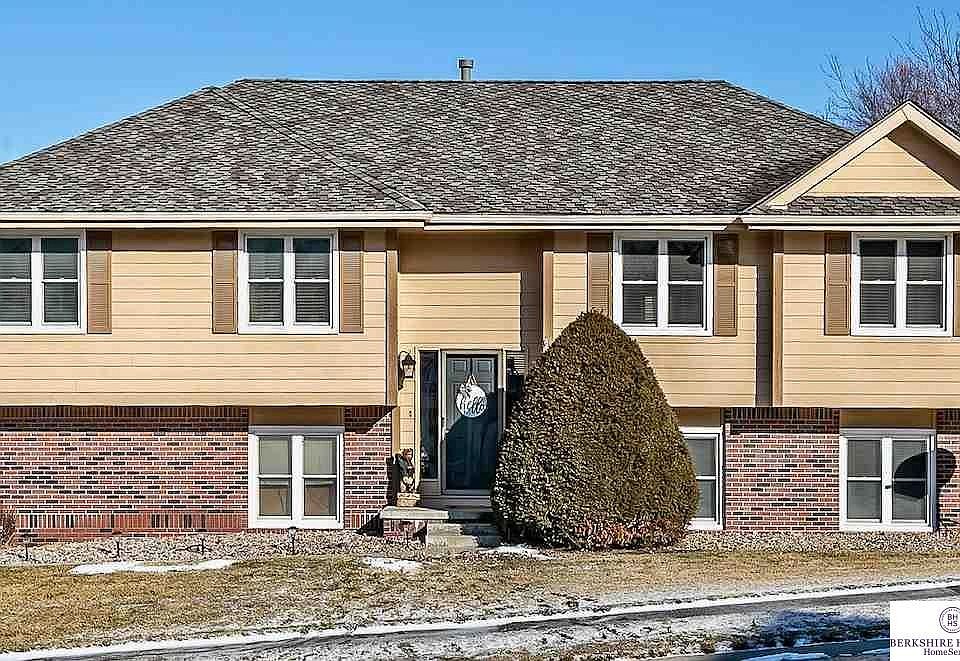 1st image of 4827 Lakeside Dr