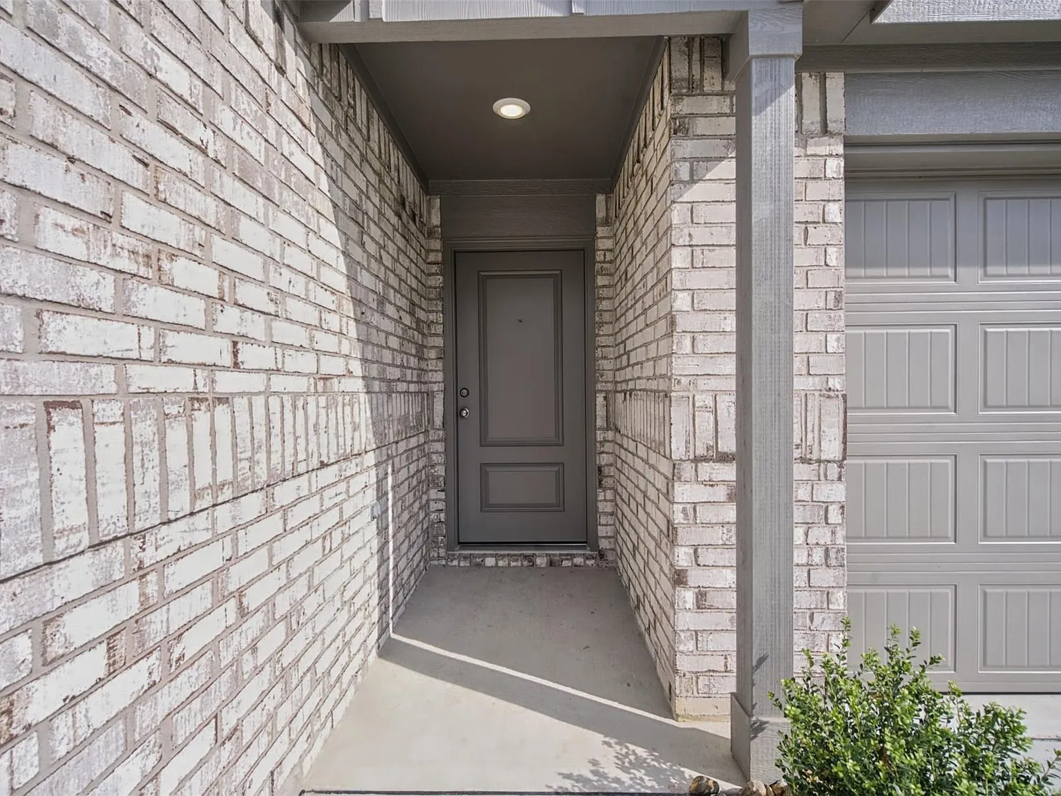 3 bed, 2.0 bath, 1621 sqft, $2,075 — Photo 4