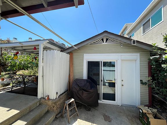 4th image of 3976-78 32nd St