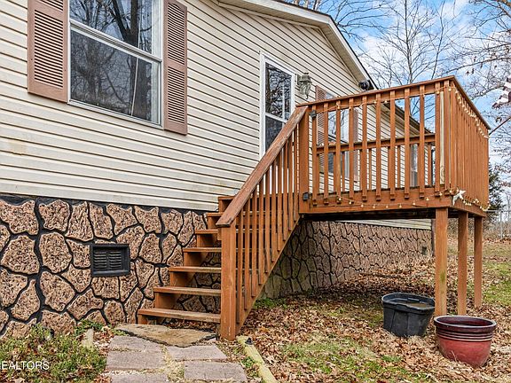 4th image of 115 Oak Lawn Dr