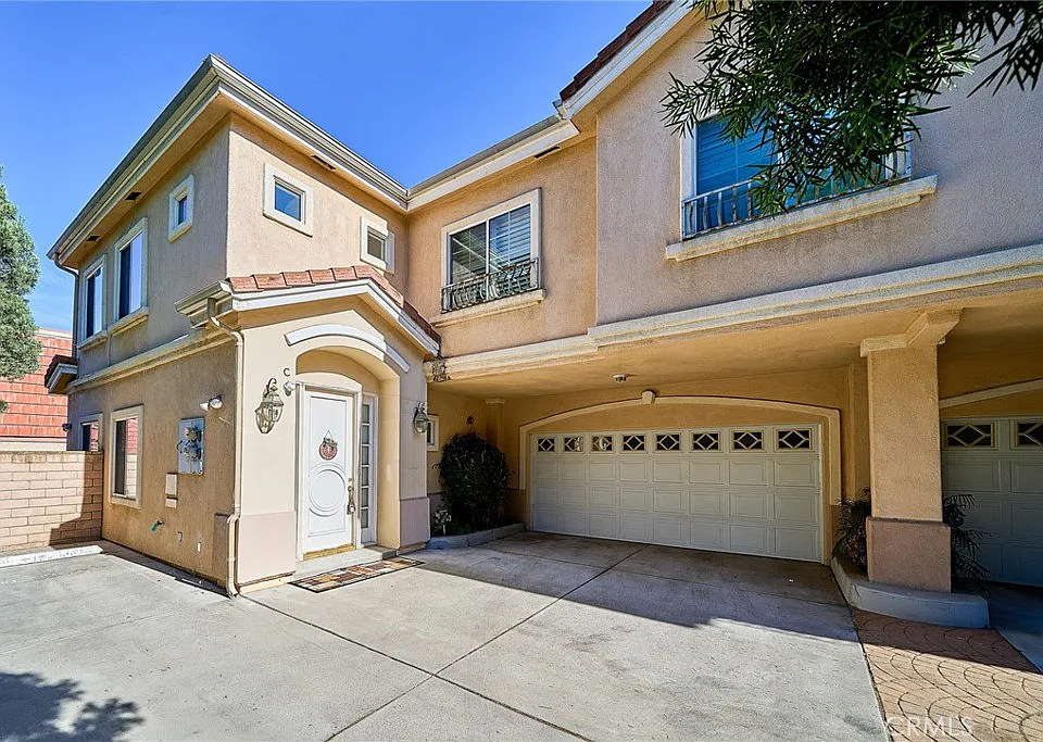 1018 La Cadena Ave